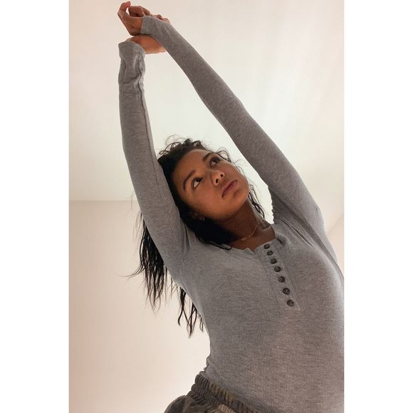 NWT Lulus Womens Heather Gray Long Sleeve Boat Neck Button Ribbed Bodysuit Sz M - Picture 8 of 12